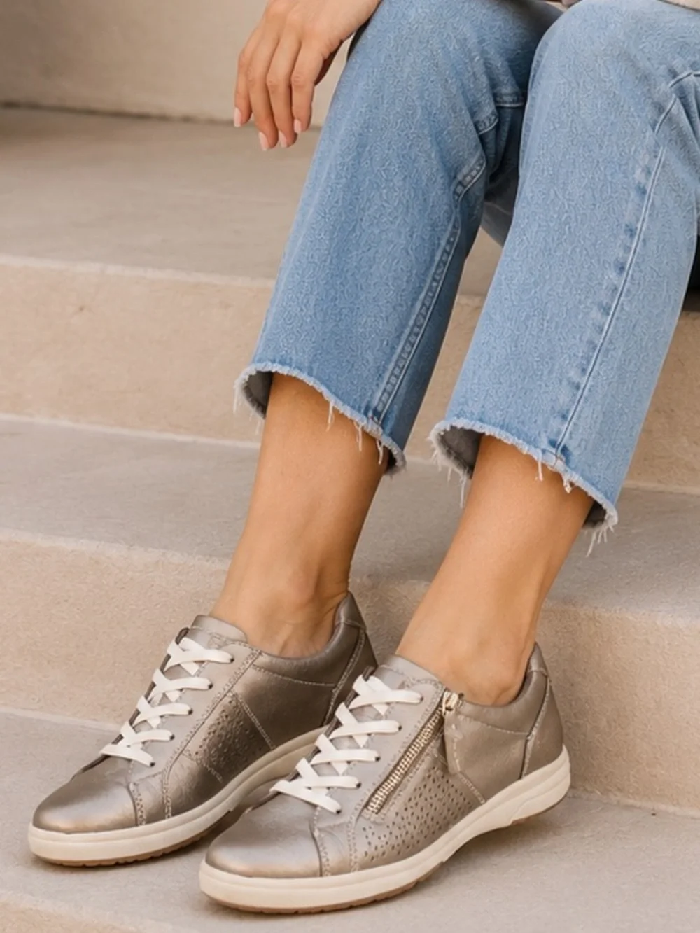 Earth Origins Etta Zip Sneaker Platinum Metallic Comfort Walking Shoe Size 8 ✨